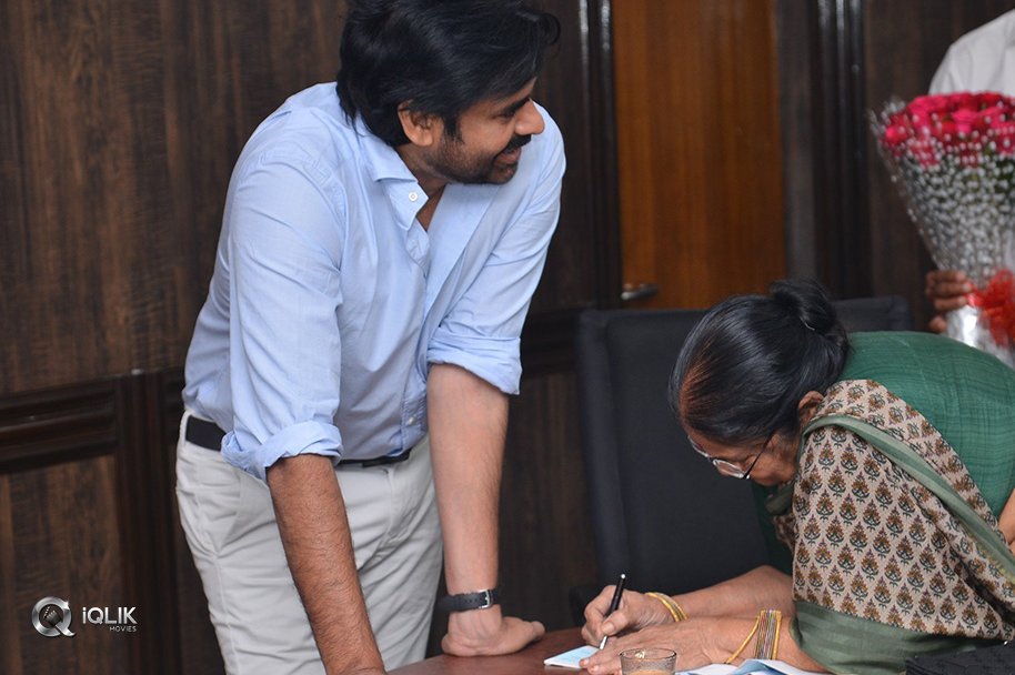 Pawan-Kalyan-Mother-Donation-For-Janasena-Party